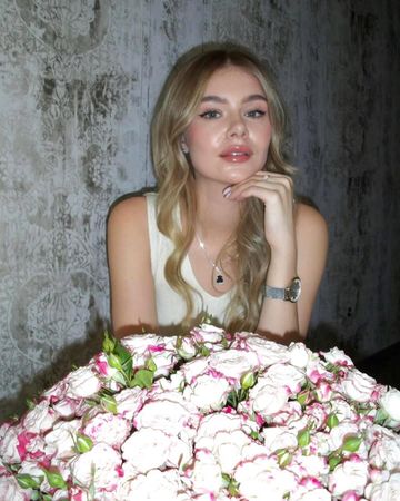 Photo of profile _anyaromanova_ - C-qYn28Id6H