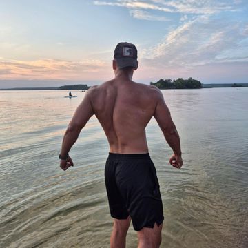 Photo of profile zhukovichvladislav - C_BUA8Eo_fS